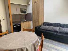 T2 bis dernier étage sécurisé avec balcon et mezzanine - FR-1-512-268